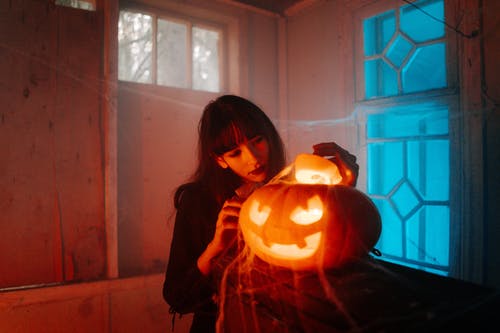 5 Spooky Photoshoot Ideas For Halloween